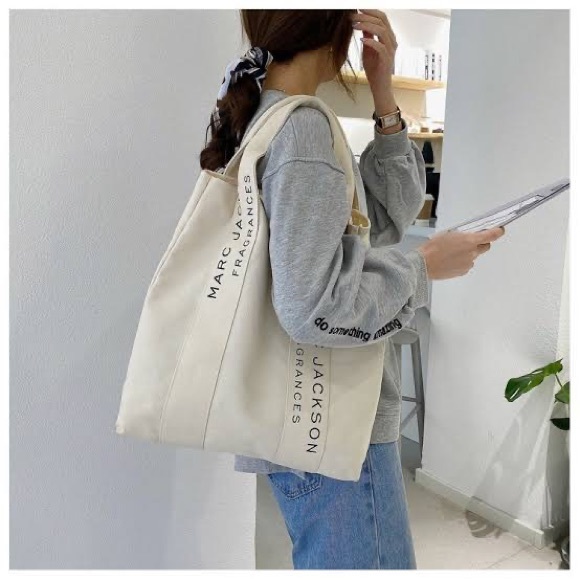 March Jacobs Tote Bag - Picture 5 of 10